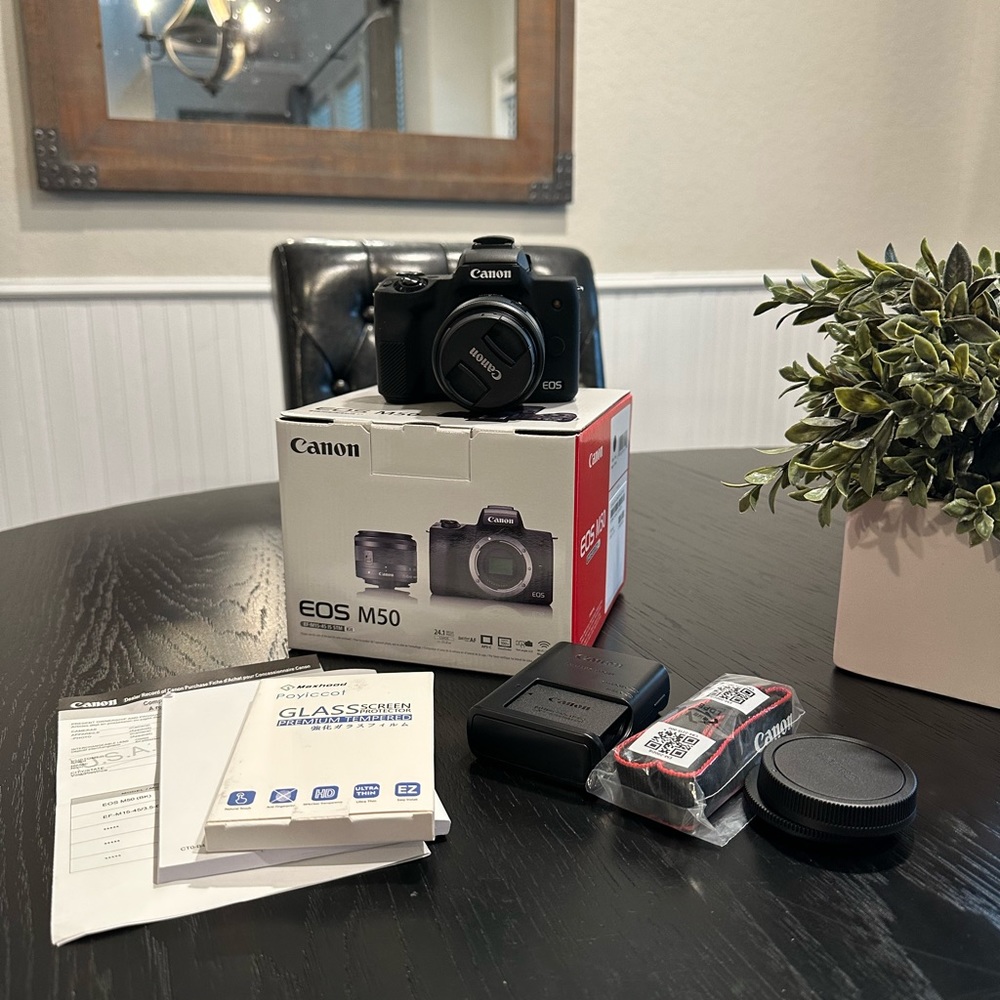 Canon EOS M50 - Excellent Condition